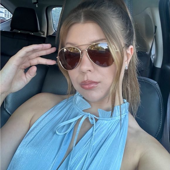 Meet your Posher, Janelle - Picture 7 of 16